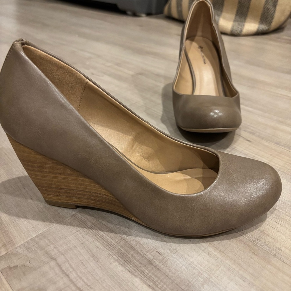 Women's Taupe Wedge Shoes